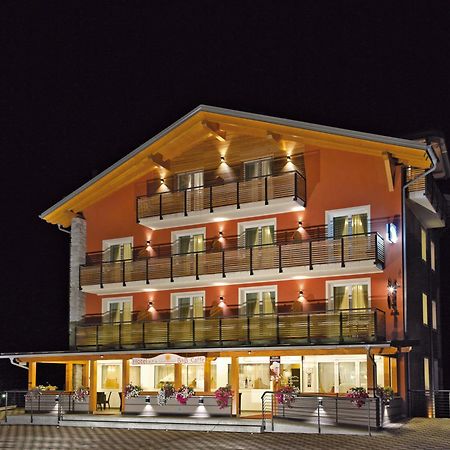 Hotel Gran Vacanze Rooms & Apartments 迪马罗 外观 照片