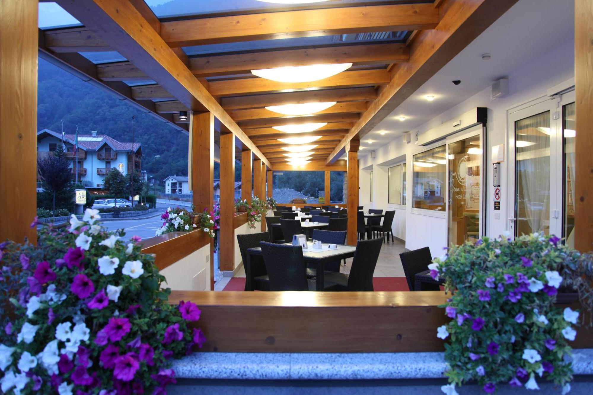 Hotel Gran Vacanze Rooms & Apartments 迪马罗 外观 照片
