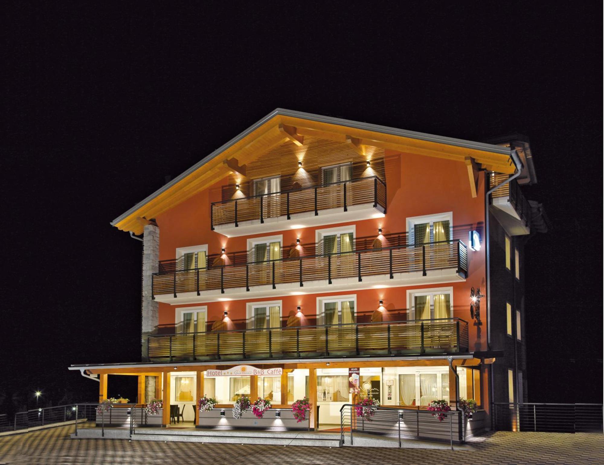 Hotel Gran Vacanze Rooms & Apartments 迪马罗 外观 照片